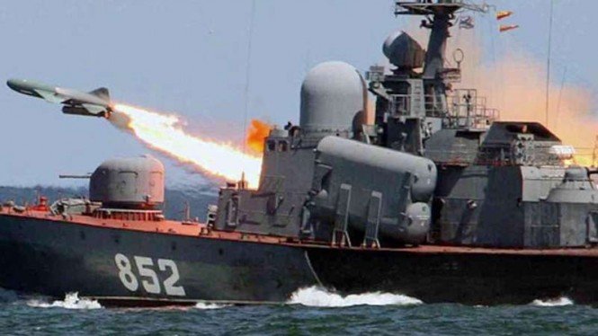 Kapal Perang Rusia Ancam Ukraina: Letakkan Senjata Kalian dan Menyerah