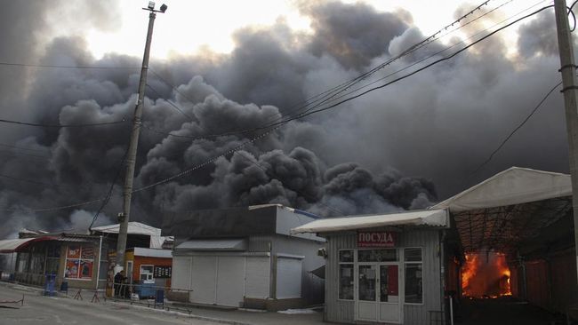 Kebakaran Besar di Depot Minyak Bryansk Rusia, Dekat ukraina
