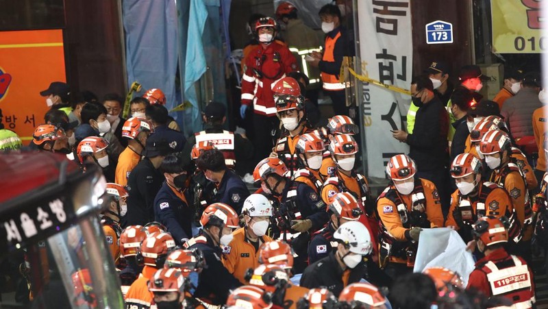 Tragedi Halloween Korea: Kenapa 100.000 Orang Masuk Gang Sempit di Itaewon?