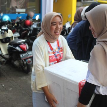 Kejar Mimpi Tangsel Bagikan 250 Paket Berbuka Puasa di Yayasan Visi Maha Karya