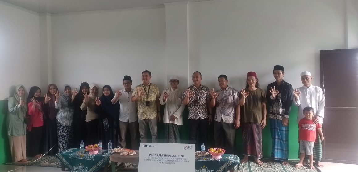 BRI Cabang Cibubur Berikan Bantuan 250 Juta untuk Pembangunan Ruang Kelas di Pesantren Al-Ghazaliyah Bogor