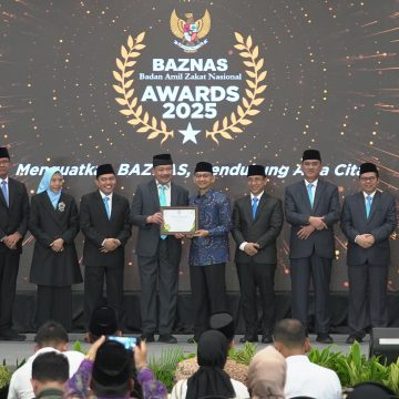 Dr. Oni Sahroni Raih BAZNAS Award 2025 untuk Kategori Ulama Pendukung Zakat