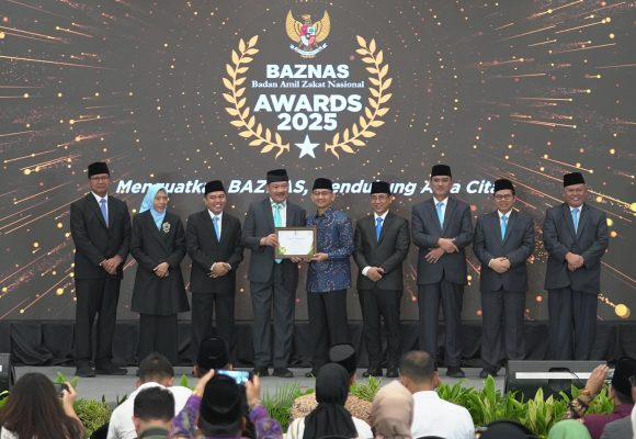 Dr. Oni Sahroni Raih BAZNAS Award 2025 untuk Kategori Ulama Pendukung Zakat