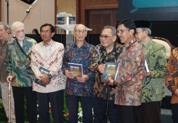 Buku Quo Vadis Bea Cukai Indonesia: Tonggak Sejarah Kembalinya Kedaulatan Bea Cukai