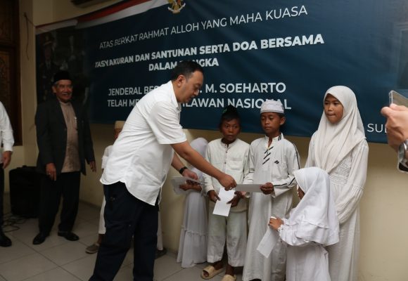 IMG-20251127-WA0063 Agus Sudono Centre Rayakan Penetapan HM Soeharto sebagai Pahlawan Nasional, Gelar Doa Bareng dan Santunan Yatim