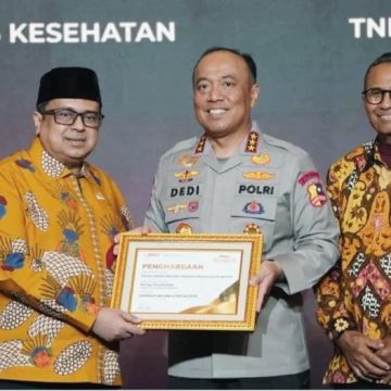 IMG-20251205-WA0013 BPJPH Raih Anugerah Brand Populer Indonesia, Babe Haikal: Transformasi Layanan Halal Diakui Publik